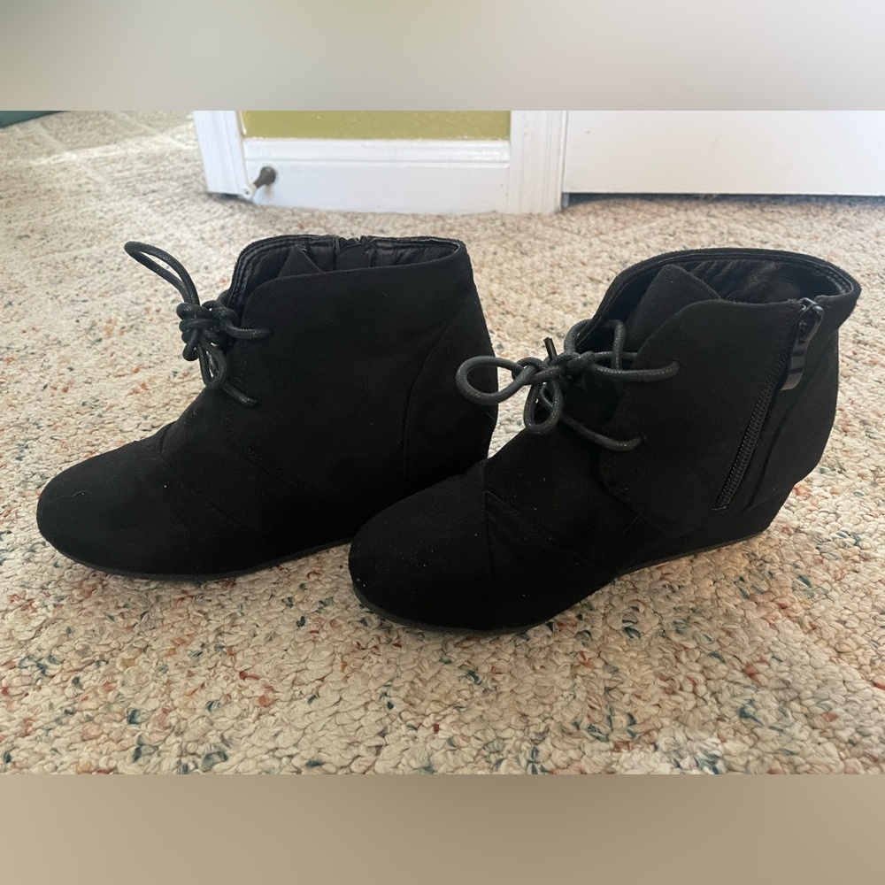 Girls boots size 2